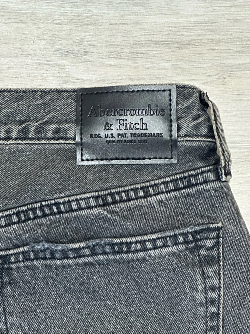NWT Abercrombie & Fitch Loose Authentic Rigid Denim Washed Black Jeans 33x30